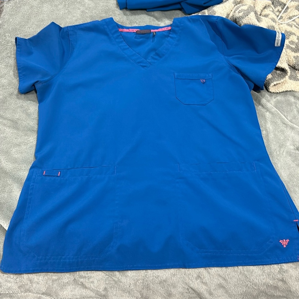 Medcouture Royal medium tall scrubs